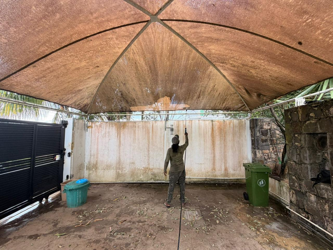 Exterior area before a Smartstay Deep Cleaning intervention