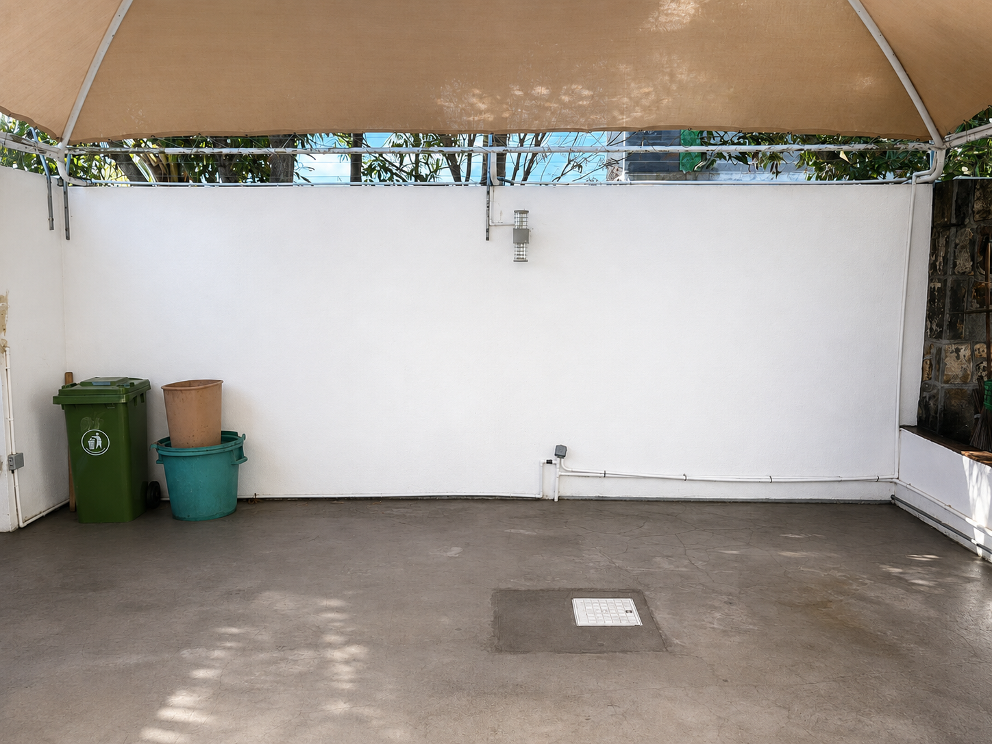The same exterior area after the Smartstay Deep Cleaning intervention